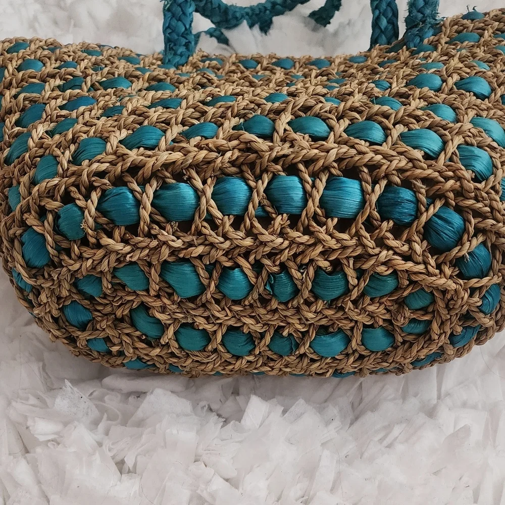 Straw Beach bag brand new with tag,but zipper is off - Picture 2 of 5